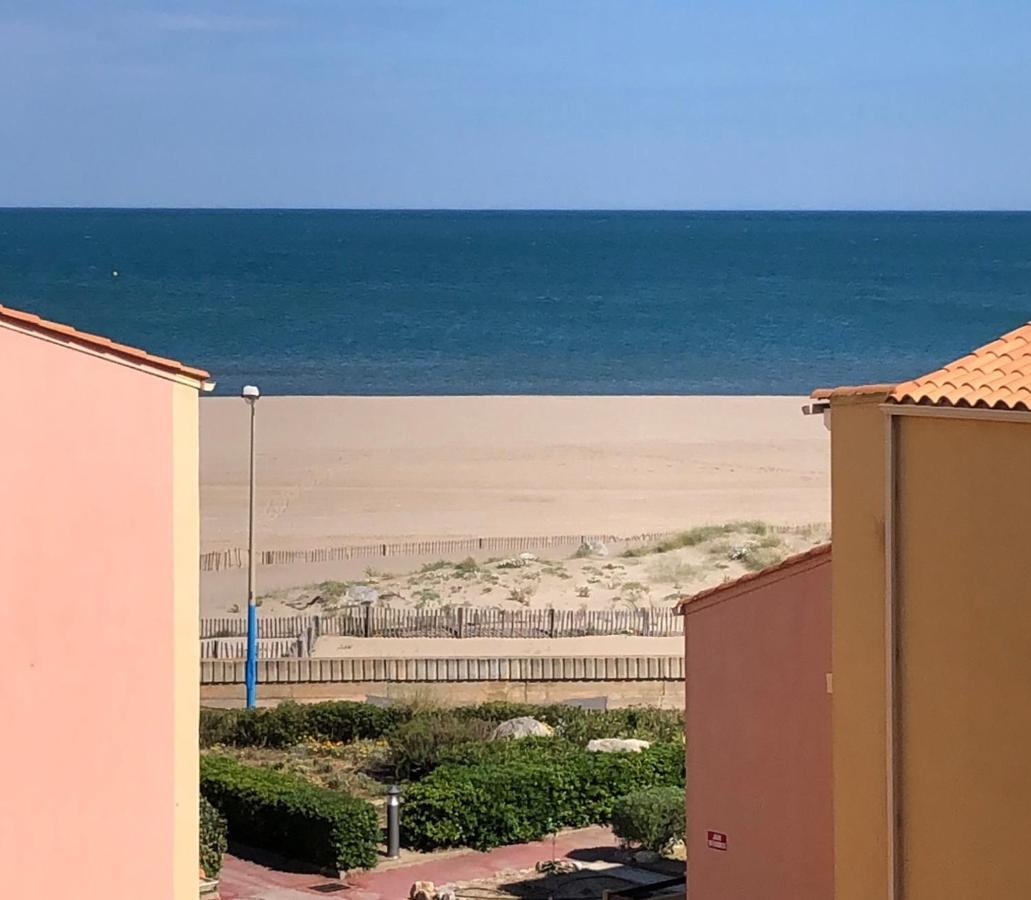 Appartement Bord De Mer Saint Pierre La Mer מראה חיצוני תמונה