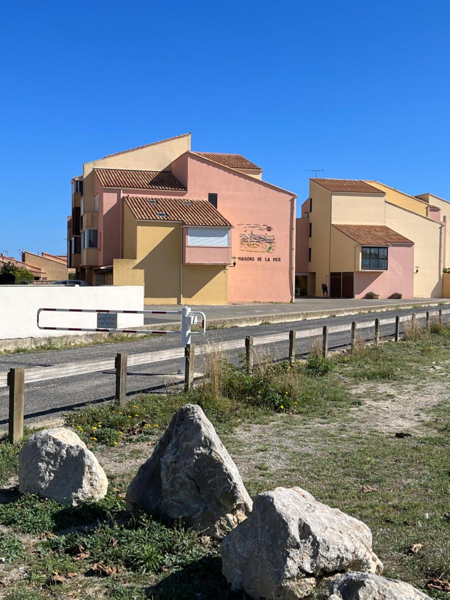 Appartement Bord De Mer Saint Pierre La Mer מראה חיצוני תמונה