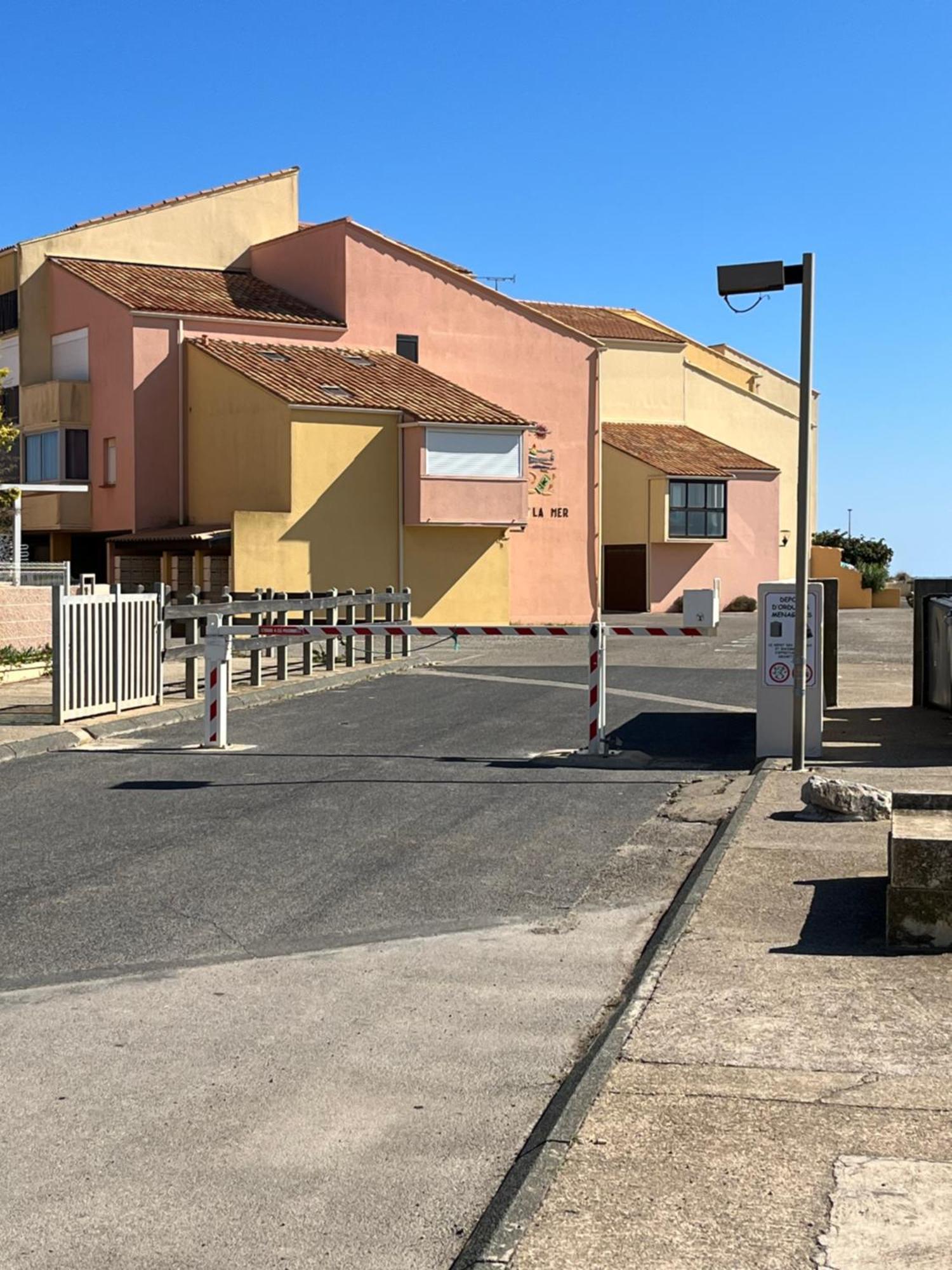 Appartement Bord De Mer Saint Pierre La Mer מראה חיצוני תמונה