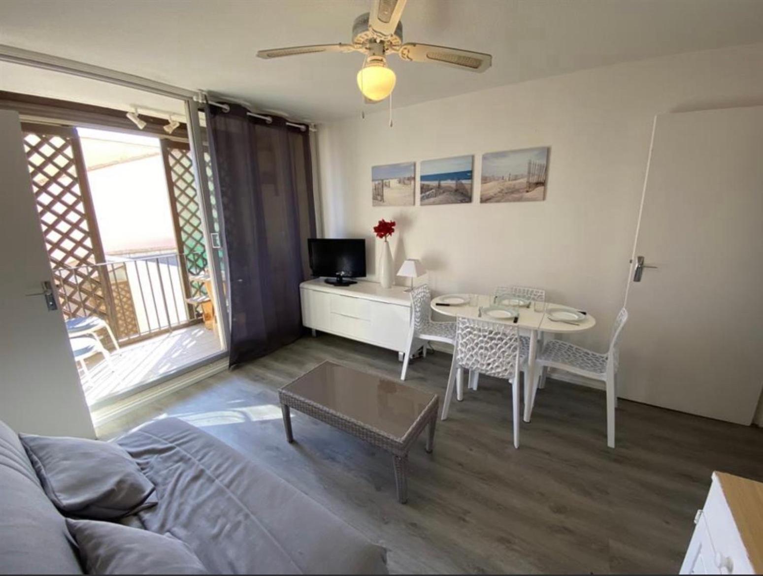 Appartement Bord De Mer Saint Pierre La Mer מראה חיצוני תמונה