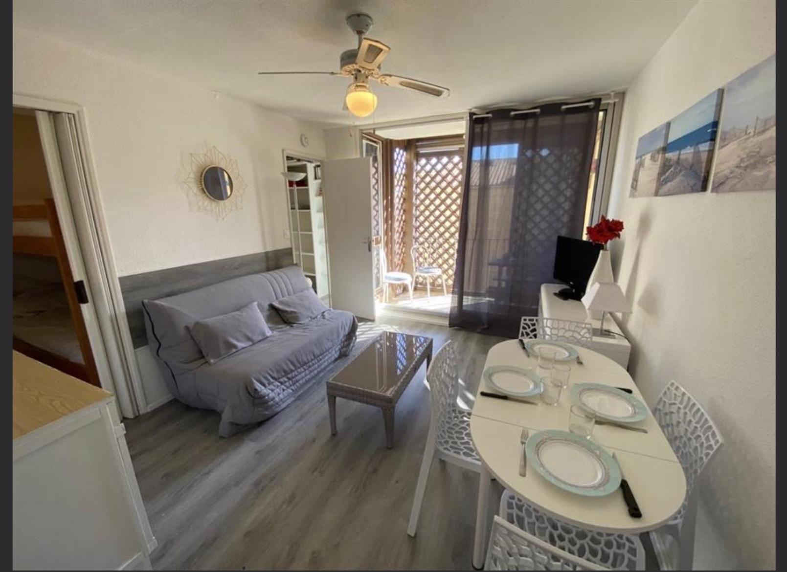 Appartement Bord De Mer Saint Pierre La Mer מראה חיצוני תמונה